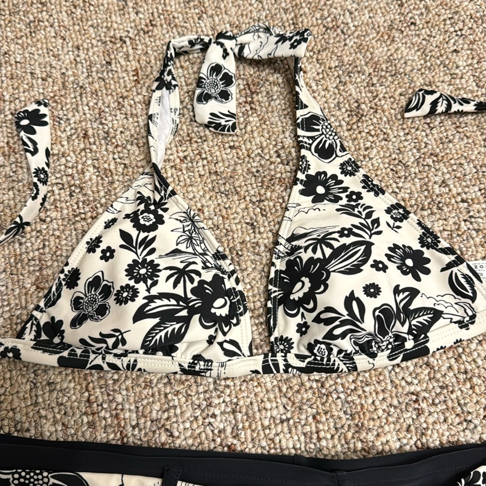 Arizona Jean company, black-and-white floral swimsuit with boy short - Picture 2 of 6